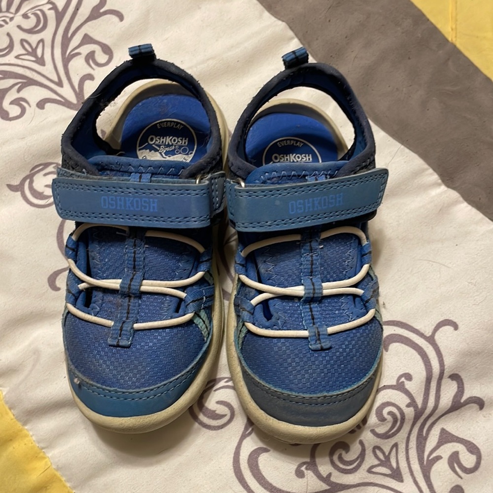 Oshkosh sandals size 8C